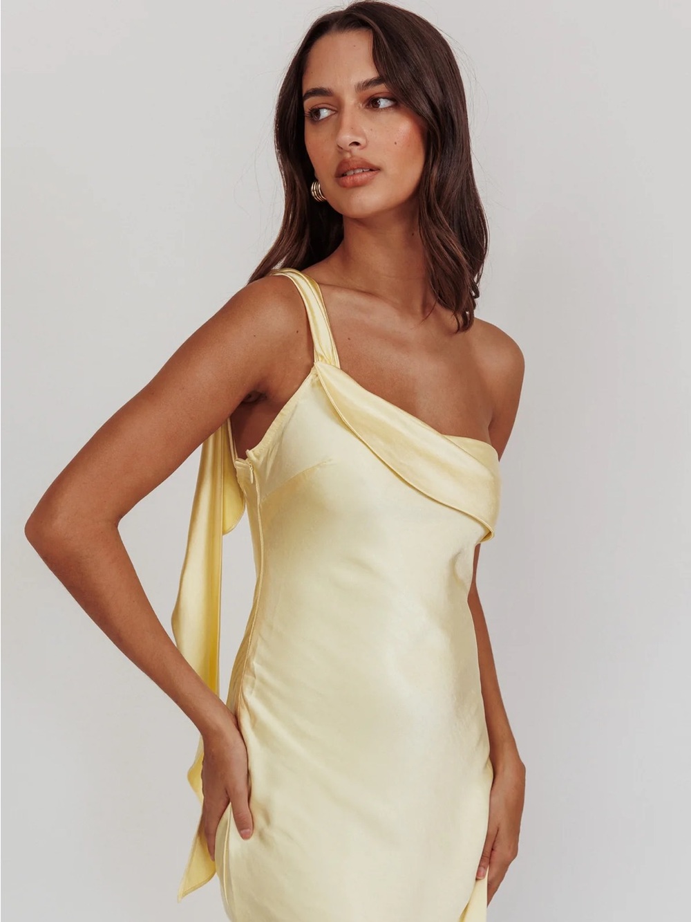 Selfie Leslie Carmel One-Shoulder Satin Dress in Butter yellow - Picture 4 of 11